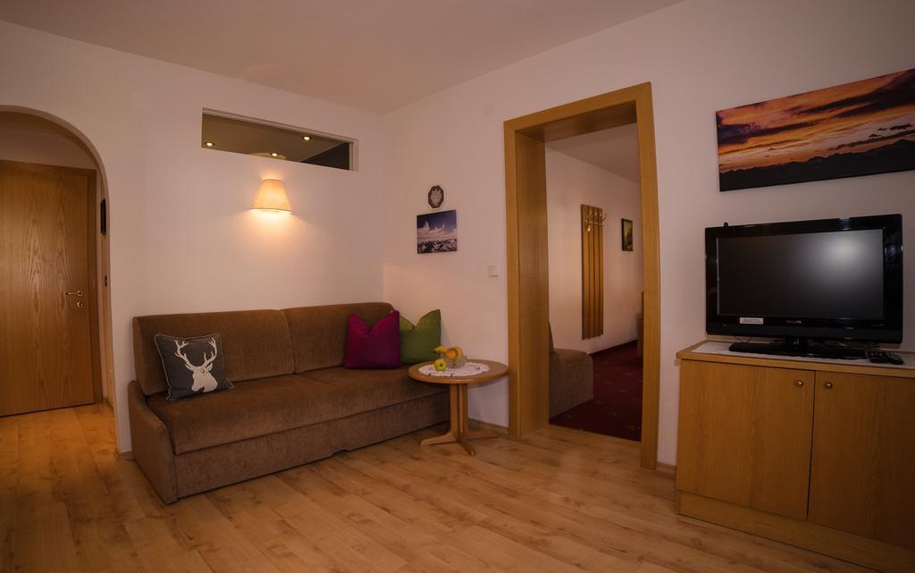Alberts Bellevue Appartements Nauders Pokój zdjęcie